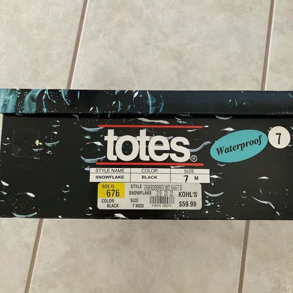 Black Totes fur lined snow boots. Size 7.  Waterproof - Picture 9 of 9